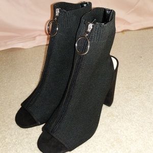 Fashion Nova zip up heeled ankle booties